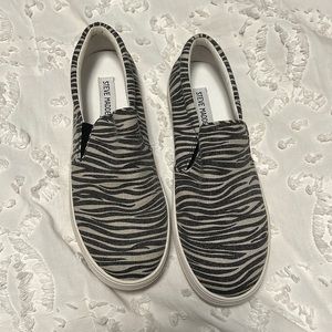 Gill11s1 NWT 7.5 zebra sneaker platform
